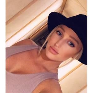 Meet your Posher, Kayla